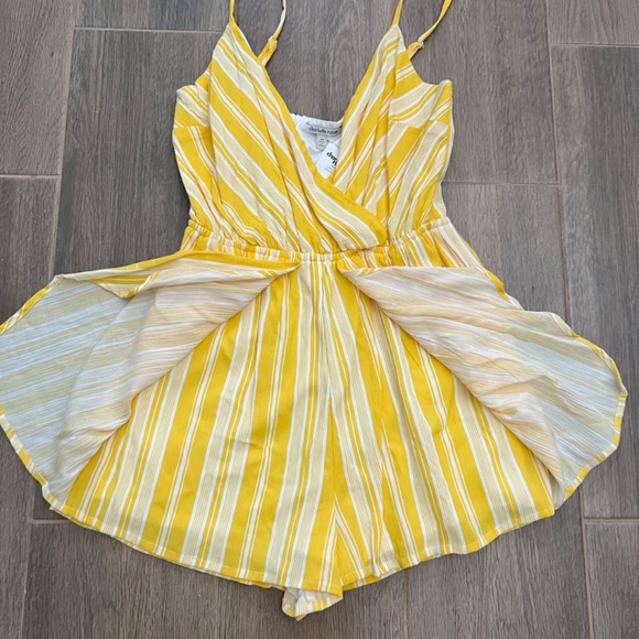 Romper - Picture 2 of 4